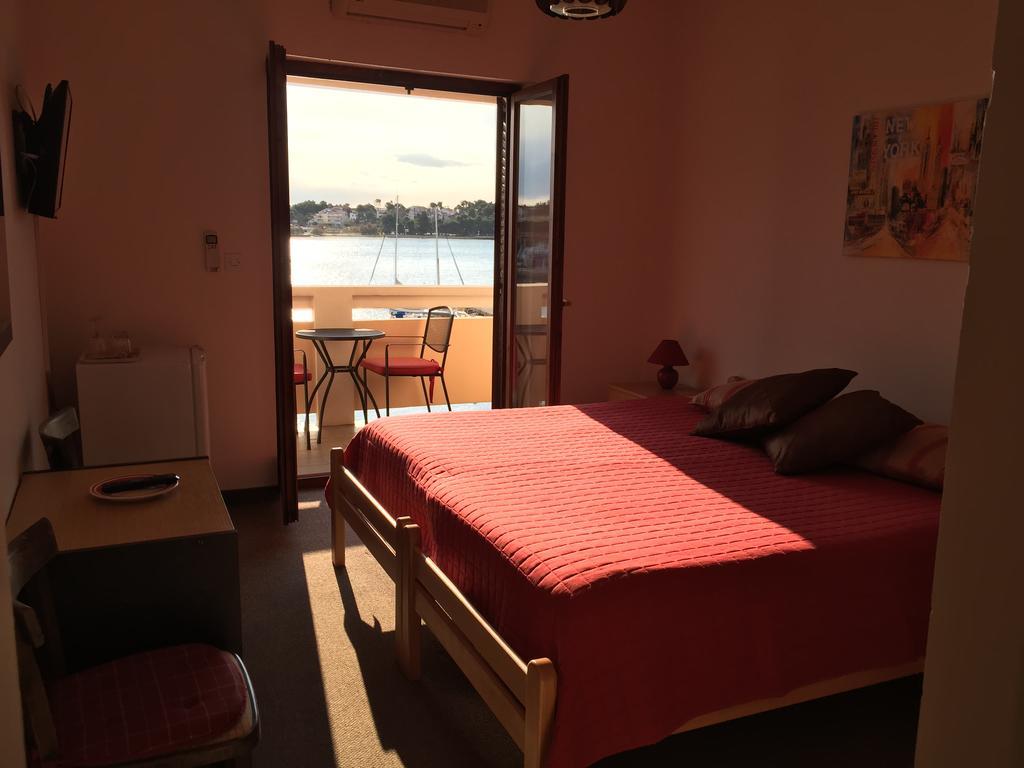 Guest House Punta Grzan Petrcane Quarto foto