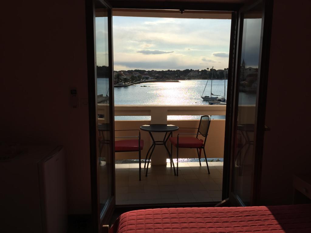 Guest House Punta Grzan Petrcane Quarto foto